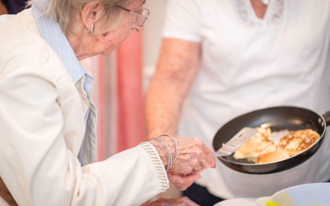 Overcoming dining difficulties associated with dementia