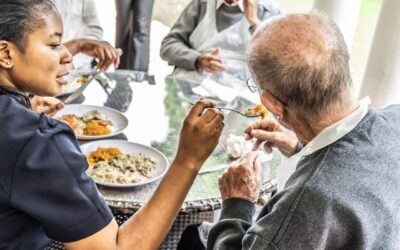 Helping a loved one with dementia enjoy mealtimes again