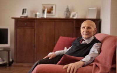 How does private elderly care differ from specialised dementia care?